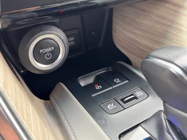 2023 Wind Chill Pearl Toyota Venza XLE AWD SUV