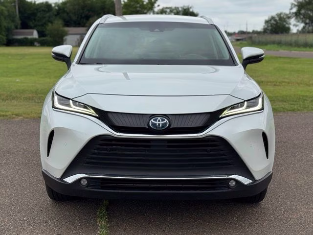 2023 Wind Chill Pearl Toyota Venza XLE AWD SUV