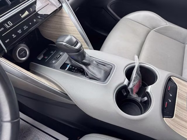 2023 Wind Chill Pearl Toyota Venza XLE AWD SUV