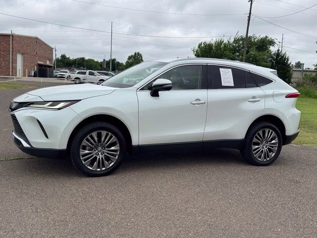 2023 Wind Chill Pearl Toyota Venza XLE AWD SUV