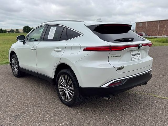 2023 Wind Chill Pearl Toyota Venza XLE AWD SUV