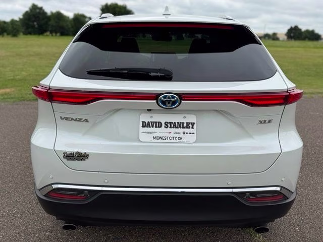 2023 Wind Chill Pearl Toyota Venza XLE AWD SUV