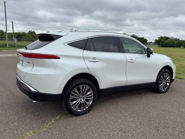 2023 Wind Chill Pearl Toyota Venza XLE AWD SUV