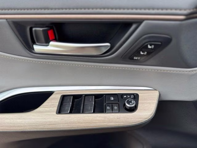 2023 Wind Chill Pearl Toyota Venza XLE AWD SUV