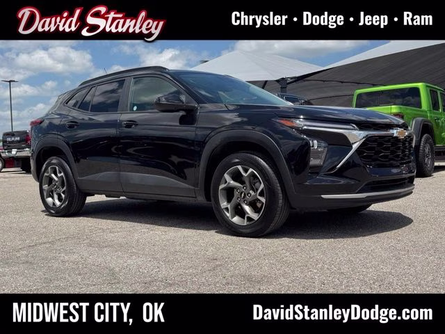 2025 Black Metallic Chevrolet Trax LT FWD SUV