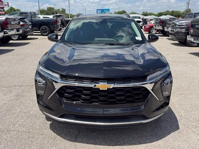 2025 Black Metallic Chevrolet Trax LT FWD SUV