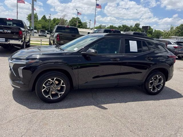 2025 Black Metallic Chevrolet Trax LT FWD SUV