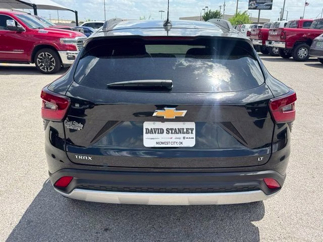 2025 Black Metallic Chevrolet Trax LT FWD SUV