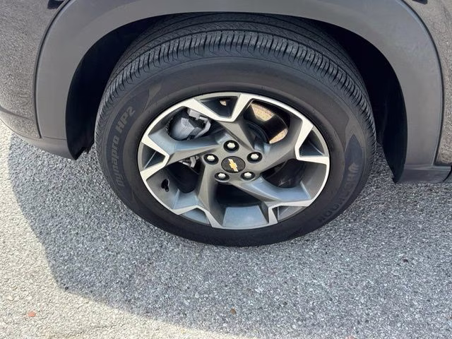 2025 Black Metallic Chevrolet Trax LT FWD SUV
