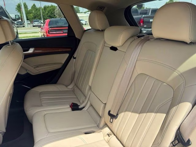 2022 Glacier White Metallic Audi Q5 45 S line Premium AWD SUV