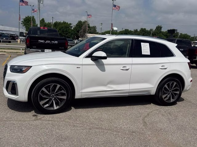 2022 Glacier White Metallic Audi Q5 45 S line Premium AWD SUV