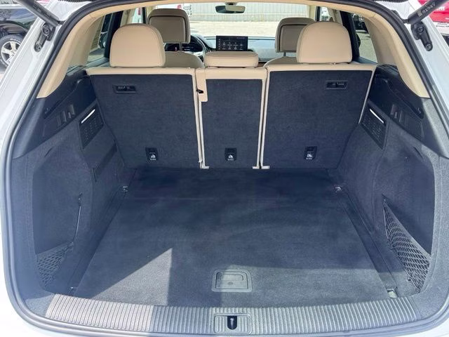 2022 Glacier White Metallic Audi Q5 45 S line Premium AWD SUV