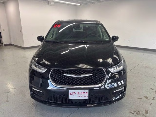 Used 2024 Chrysler Pacifica PHEV Select with VIN 2C4RC1S79RR144695 for sale in Waite Park, Minnesota