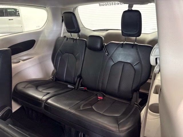 2024 Diamond Black Crystal Pearlcoat Chrysler Pacifica Hybrid Select FWD Van
