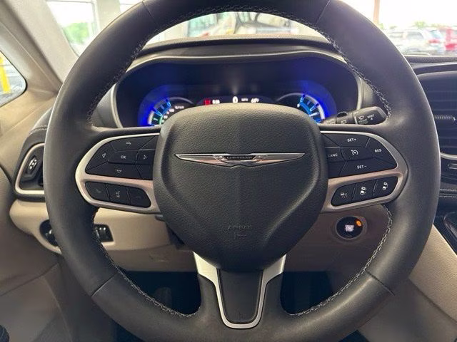 2024 Diamond Black Crystal Pearlcoat Chrysler Pacifica Hybrid Select FWD Van