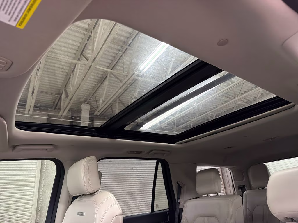 2019 White Platinum Clearcoat Metallic Ford Expedition Platinum RWD SUV