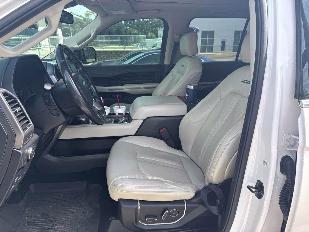 2019 White Platinum Clearcoat Metallic Ford Expedition Platinum RWD SUV