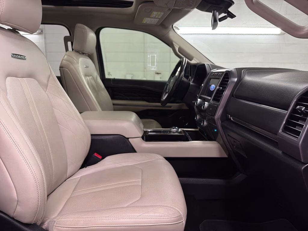 2019 White Platinum Clearcoat Metallic Ford Expedition Platinum RWD SUV