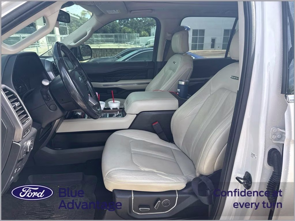 2019 White Platinum Clearcoat Metallic Ford Expedition Platinum RWD SUV