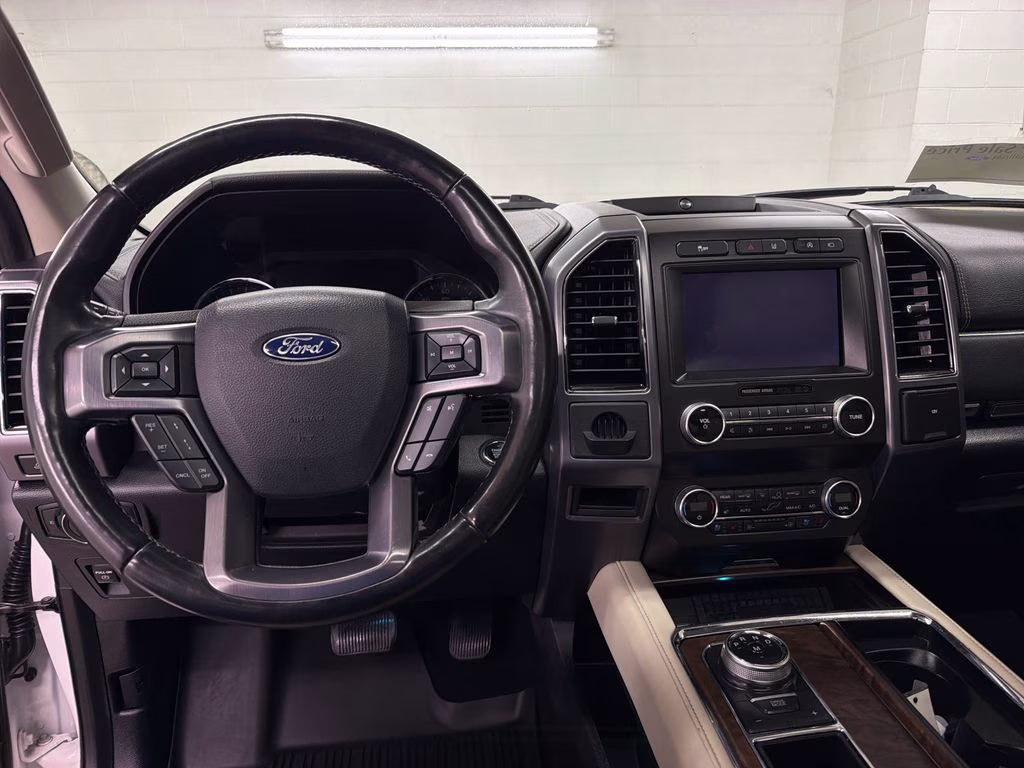 2019 White Platinum Clearcoat Metallic Ford Expedition Platinum RWD SUV