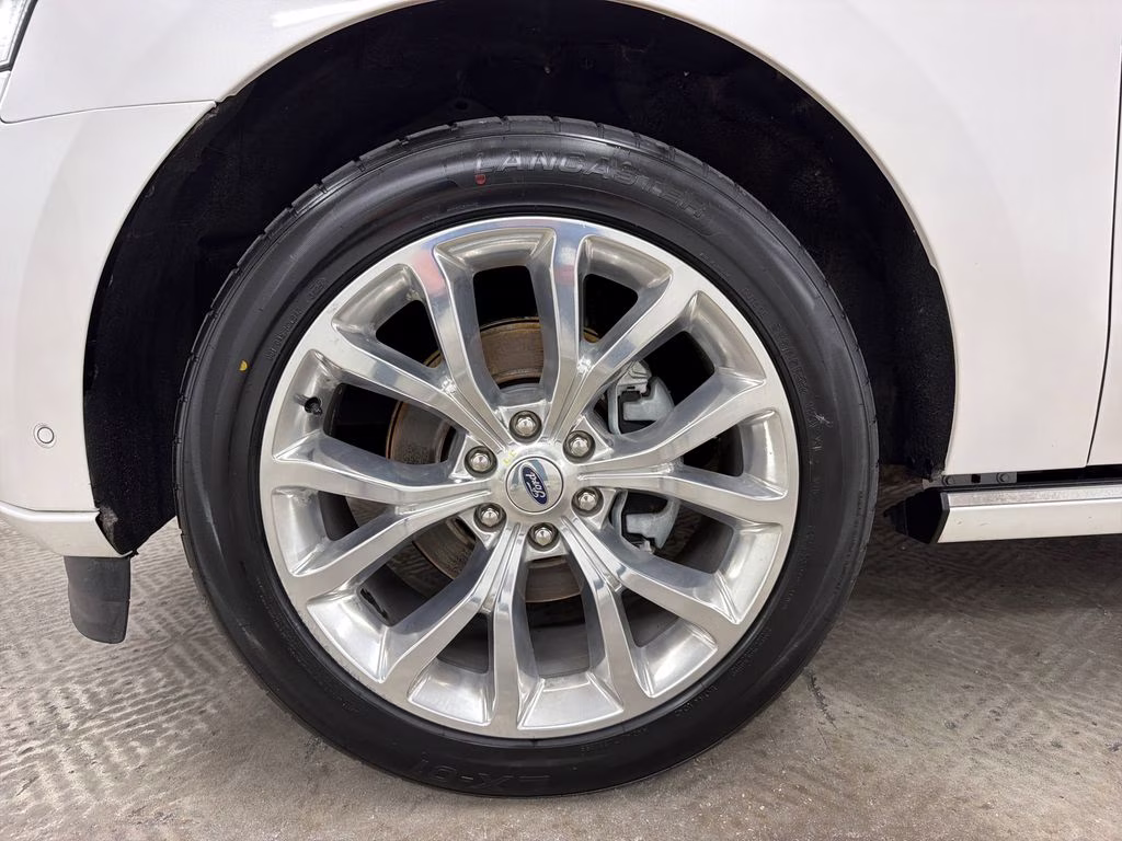 2019 White Platinum Clearcoat Metallic Ford Expedition Platinum RWD SUV
