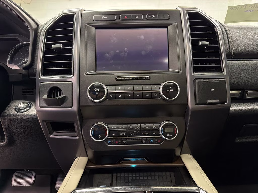 2019 White Platinum Clearcoat Metallic Ford Expedition Platinum RWD SUV