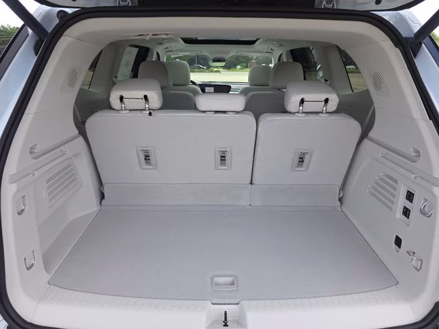 2026 Iridescent White Tricoat Buick Enclave Avenir FWD SUV
