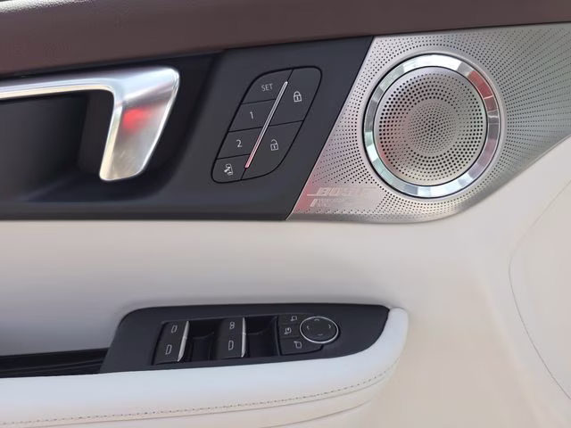 2026 Iridescent White Tricoat Buick Enclave Avenir FWD SUV