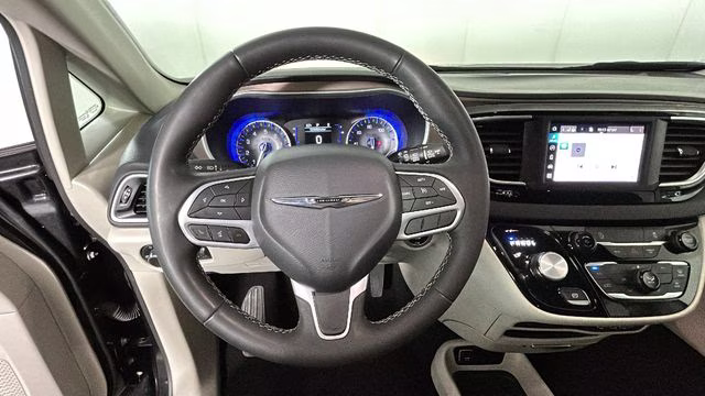 2023 Brilliant Black Crystal Pearlcoat Chrysler Voyager LX FWD Van