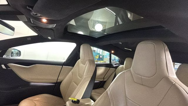 2015 Titanium Metallic Tesla Model S 70D RWD Hatchback