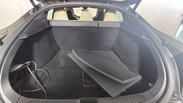2015 Titanium Metallic Tesla Model S 70D RWD Hatchback