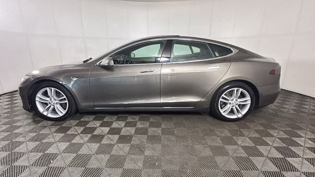2015 Titanium Metallic Tesla Model S 70D RWD Hatchback