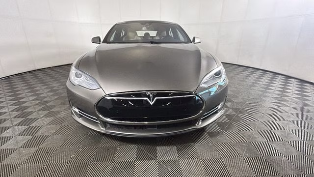 2015 Titanium Metallic Tesla Model S 70D RWD Hatchback