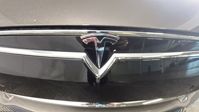 2015 Titanium Metallic Tesla Model S 70D RWD Hatchback