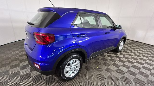 2025 Intense Blue Hyundai Venue SE FWD SUV