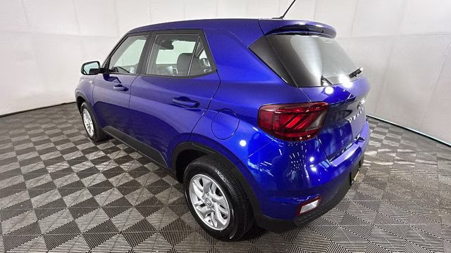 2025 Intense Blue Hyundai Venue SE FWD SUV