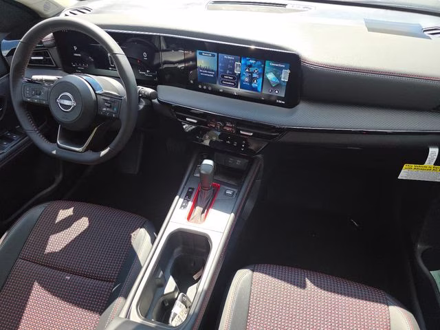 2026 Aspen White/Super Black Nissan Kicks SR AWD SUV