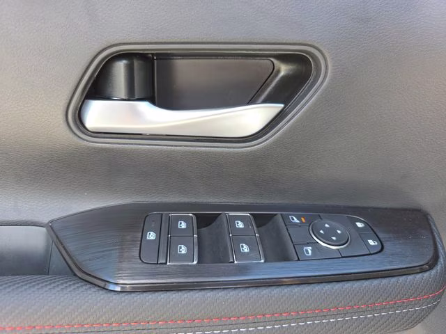 2026 Aspen White/Super Black Nissan Kicks SR AWD SUV