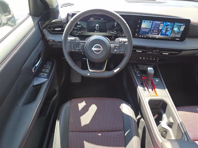 2026 Aspen White/Super Black Nissan Kicks SR AWD SUV