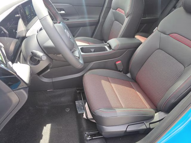 2026 Arctic Ice Blue/Black Nissan Kicks SR AWD SUV
