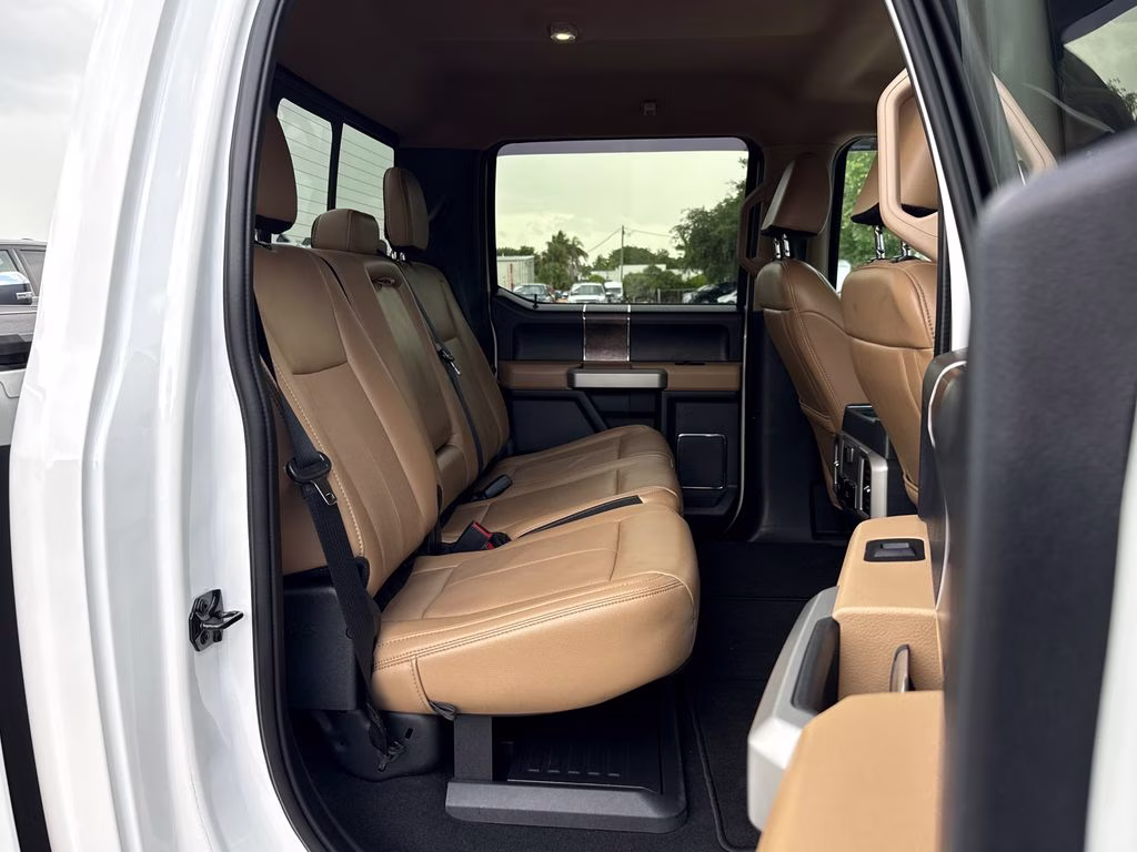 2022 Star White Metallic Tri-Coat Ford Super Duty F-250 SRW Lariat 4X4 Truck