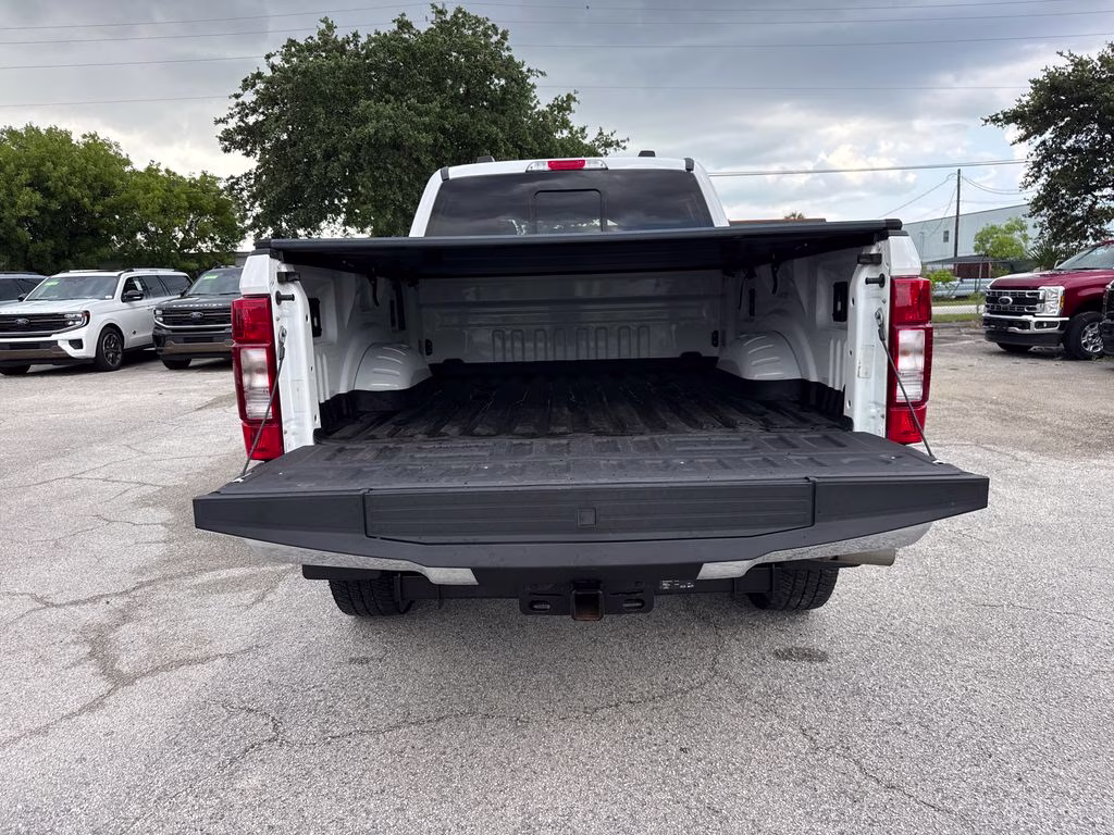 2022 Star White Metallic Tri-Coat Ford Super Duty F-250 SRW Lariat 4X4 Truck