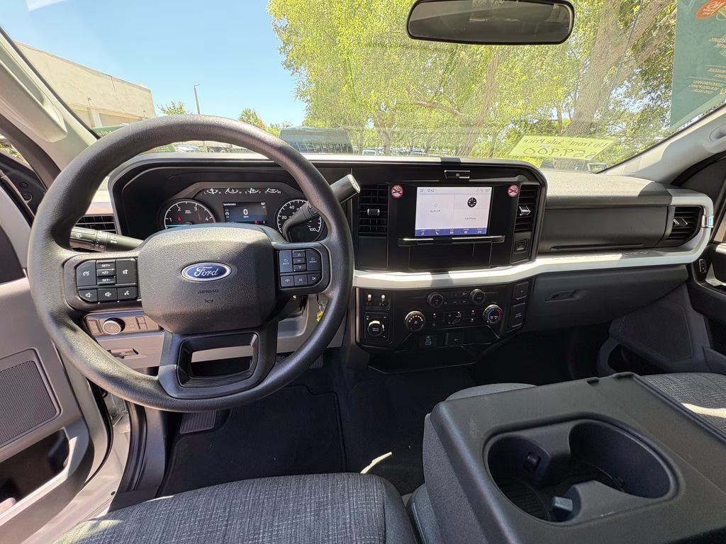 2025 Oxford White Ford Super Duty F-250 SRW XLT 4X4 Truck