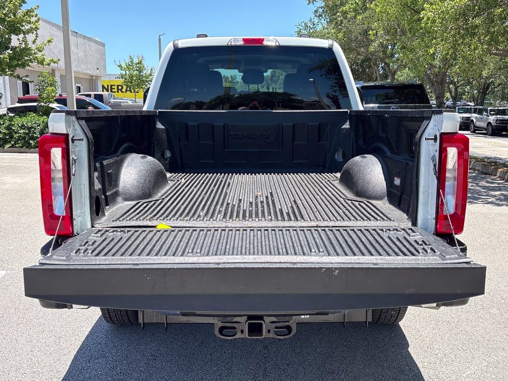 2025 Oxford White Ford Super Duty F-250 SRW XLT 4X4 Truck