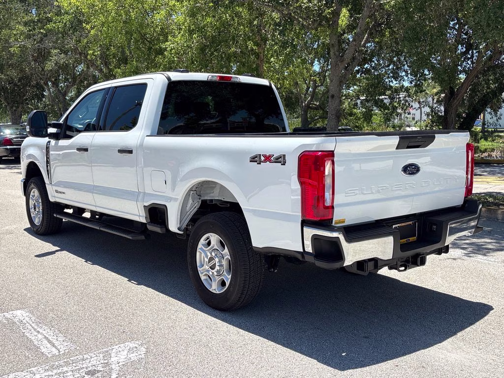 2025 Oxford White Ford Super Duty F-250 SRW XLT 4X4 Truck