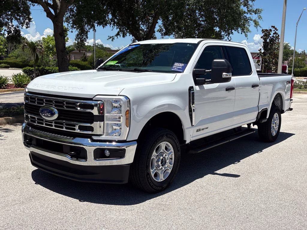 2025 Oxford White Ford Super Duty F-250 SRW XLT 4X4 Truck