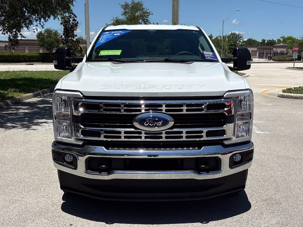 2025 Oxford White Ford Super Duty F-250 SRW XLT 4X4 Truck