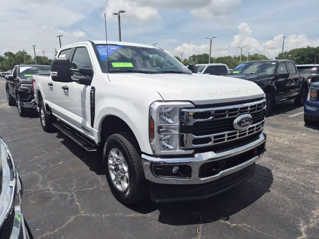 2025 Oxford White Ford Super Duty F-250 SRW XLT 4X4 Truck