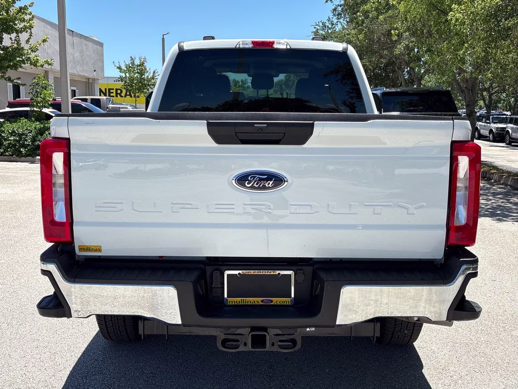 2025 Oxford White Ford Super Duty F-250 SRW XLT 4X4 Truck