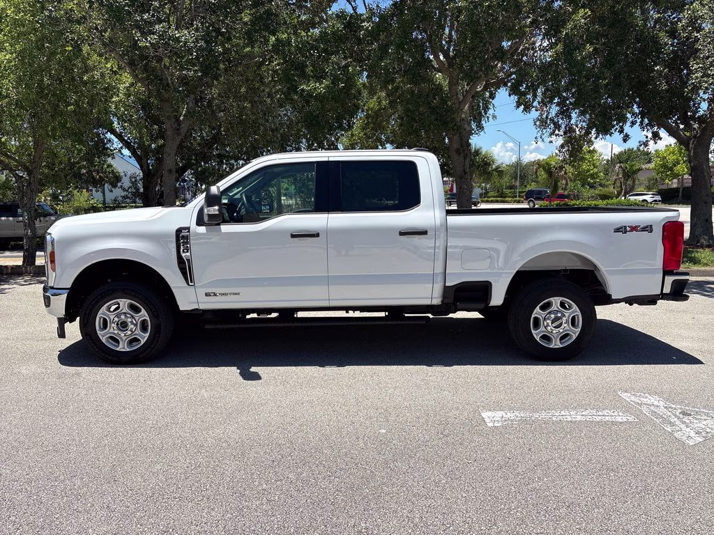 2025 Oxford White Ford Super Duty F-250 SRW XLT 4X4 Truck